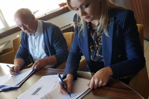 Mirna - podpis pisma o nameri, Dusan Skerbis in Jasna Bartolj Kotar, foto Lapego (2)